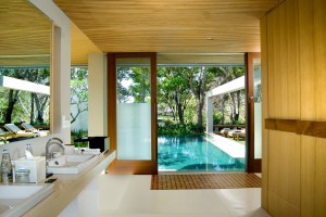 The bathroom of a Deluxe Single Pavilion at The Balé.