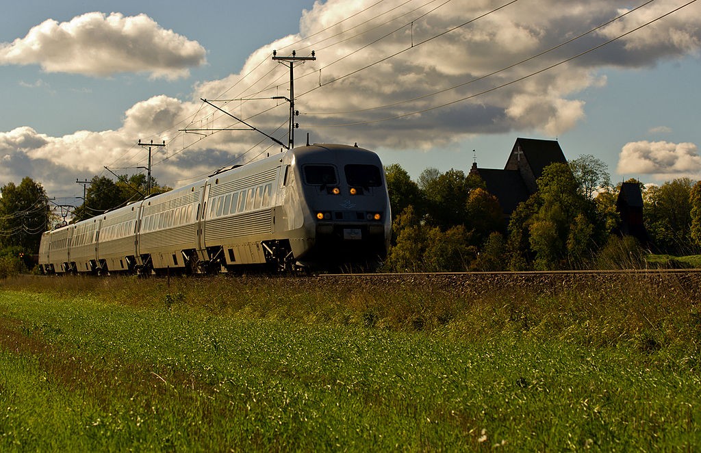 SJ2000 passing through Swedish countryside.