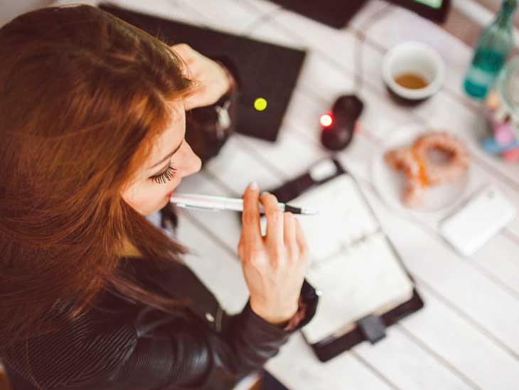 woman-hand-desk-office