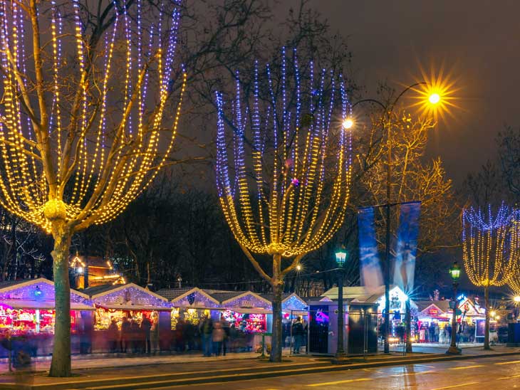 Champs Elysees decorated for x-mas.