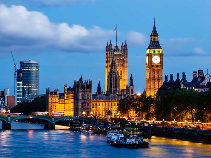  Big Ben and Westminster Bridge in the Evening, London, UK.