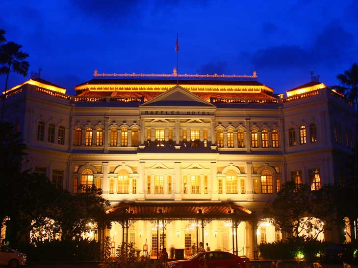 The iconic Raffles Hotel at night.