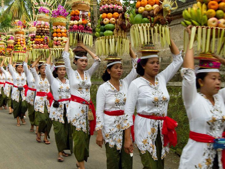 bali offering procession