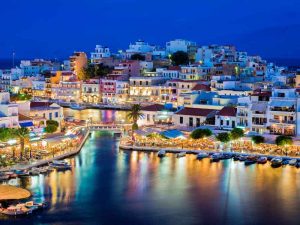 Agios Nikolaos by night.