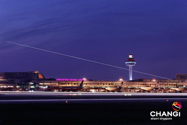 Another shot of Changi Airport runway.