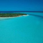 Turqoise waters in French Polynesia.