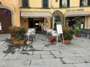 One of the many cafés in Cortona.