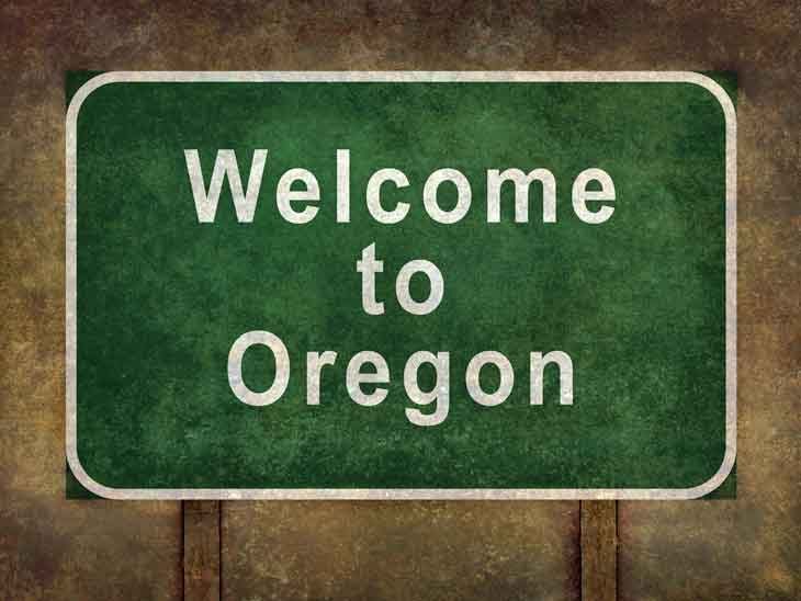 Welcome to Oregon sign.